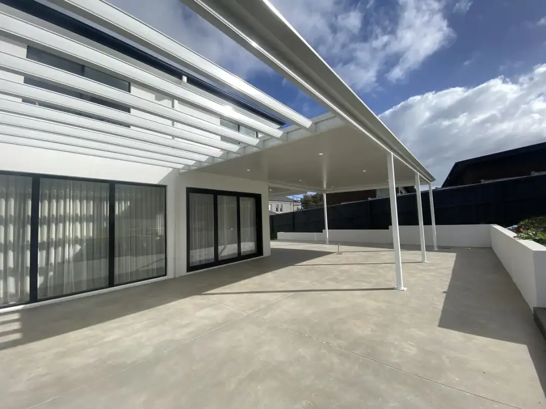 Modern white flat roof patio with Colorbond steel Melbourne